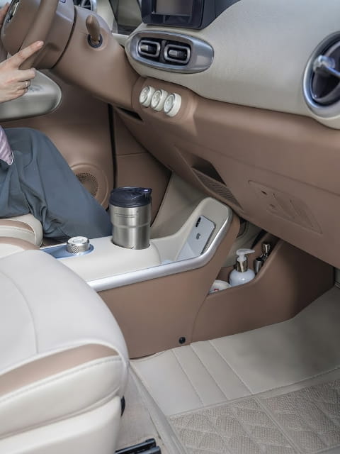đồ chơi Wuling Macaron, phụ kiện Wuling Macaron, phụ kiện oto, đồ chơi oto, xevaban, bệ tỳ tay Wuling Macaron, bệ tỳ tay có sạc không dây Wuling Macaron, bệ tỳ tay